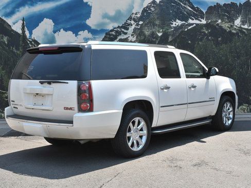 Used 2011 GMC Yukon XL Denali AWD/4WD image 3
