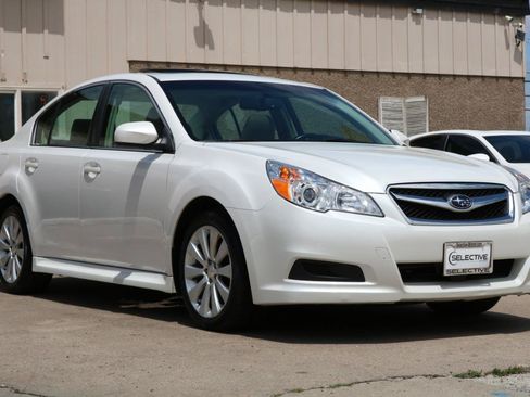 Used 2011 Subaru Legacy 2.5i Limited AWD/4WD image 4