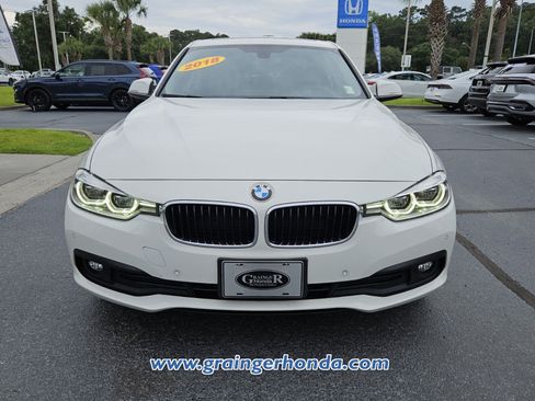 Used 2018 BMW 320i xDrive Sedan AWD/4WD image 8