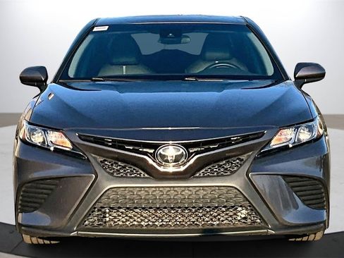 Used 2020 Toyota Camry SE image 3