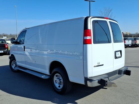 Used 2024 Chevrolet Express 2500 2500 w/ Driver Convenience Package image 5