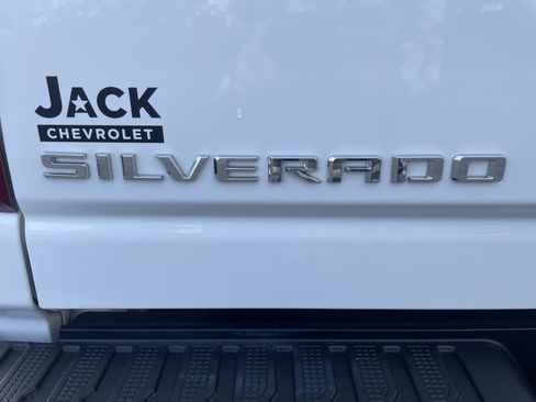 Used 2024 Chevrolet Silverado 2500 LT w/ Convenience Package image 6