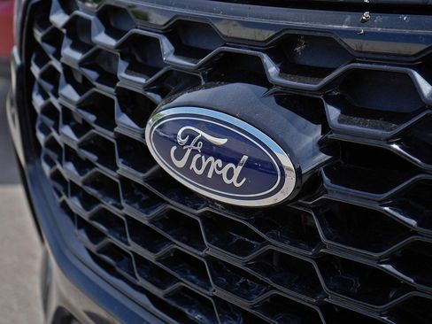 Used 2025 Ford Explorer ST-Line w/ ST-Line Street Pack AWD/4WD image 2
