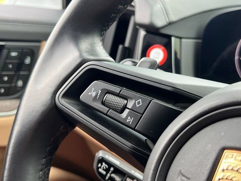 Certified 2024 Porsche Cayenne Coupe AWD/4WD image 25