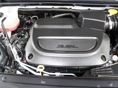 Used 2023 Chrysler Pacifica Touring-L FWD image 31