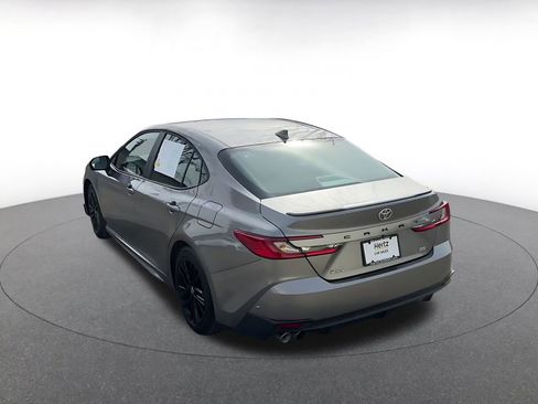 Used 2025 Toyota Camry SE image 11