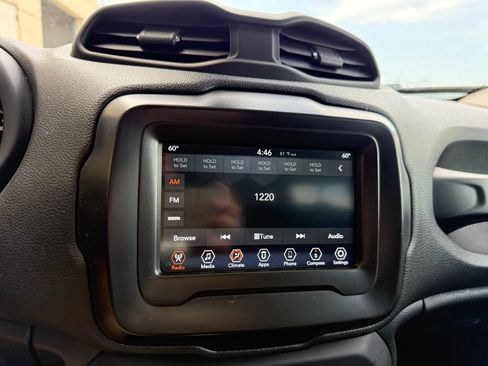 Used 2021 Jeep Renegade Latitude FWD image 15