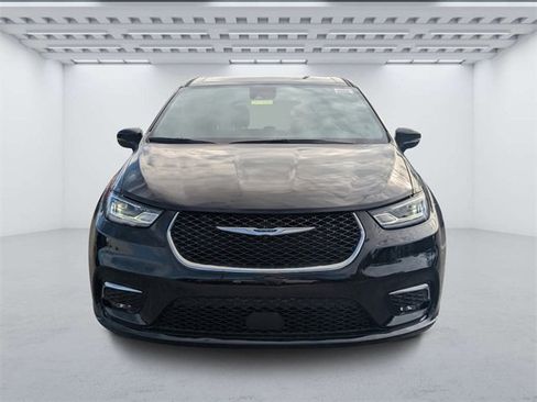 New 2025 Chrysler Pacifica Select image 8