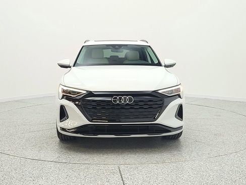 Used 2024 Audi Q8 e-tron Premium Plus w/ Premium Plus Package image 2