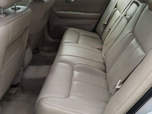 Used 2010 Cadillac DTS FWD image 13