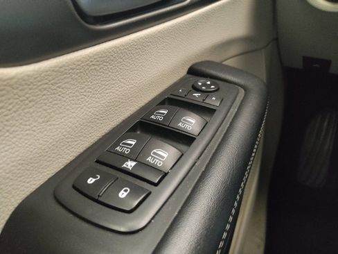 Used 2018 Chrysler Pacifica Limited FWD image 27