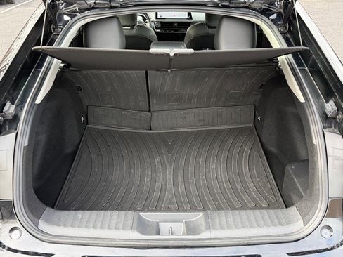 Used 2025 Toyota Prius XLE image 4