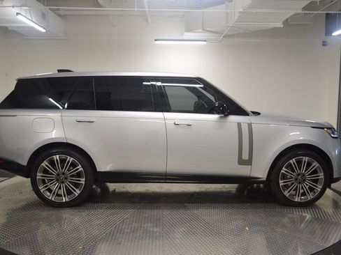 Used 2024 Land Rover Range Rover Long Wheelbase SE image 8