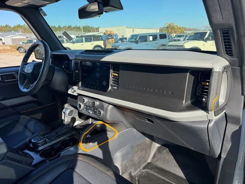 Certified 2023 Ford Bronco Badlands w/ Sasquatch Package image 19