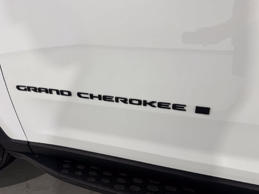 Used 2024 Jeep Grand Cherokee Limited w/ Luxury Tech Group II AWD/4WD image 32