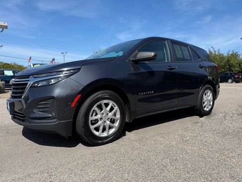 Used 2022 Chevrolet Equinox LS image 28