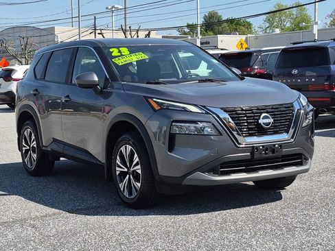 Used 2023 Nissan Rogue SV AWD/4WD image 2