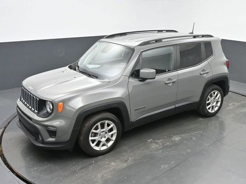 Used 2019 Jeep Renegade Latitude FWD image 36