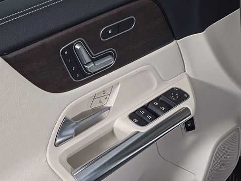 Used 2021 Mercedes-Benz GLA 250 4MATIC image 16