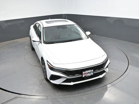 Used 2024 Hyundai Elantra Limited FWD image 25