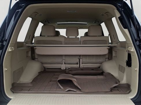 Used 2018 Lexus LX 570 4WD image 32