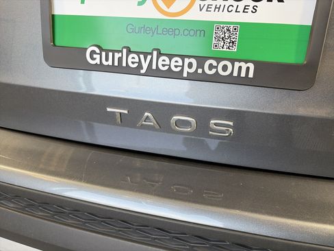 Used 2022 Volkswagen Taos SE FWD image 15