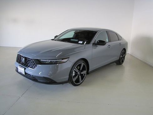 Used 2023 Honda Accord Sport image 1