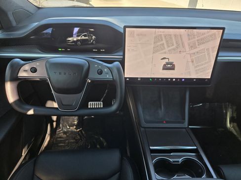 Used 2022 Tesla Model X Plaid image 8