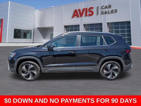 Used 2025 Volkswagen Taos SE AWD/4WD image 10