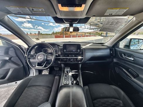 Used 2022 Nissan Pathfinder SV AWD/4WD image 11