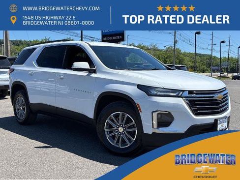 Used 2023 Chevrolet Traverse LT FWD image 1