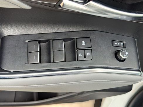 Used 2023 Toyota Highlander Platinum FWD image 21