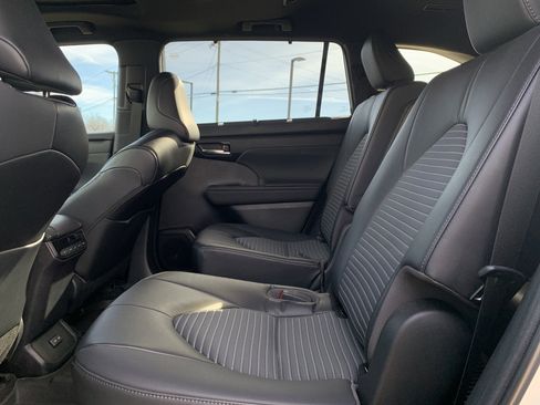 Used 2023 Toyota Highlander XSE image 32
