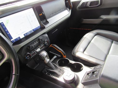 Used 2023 Ford Bronco Badlands image 7