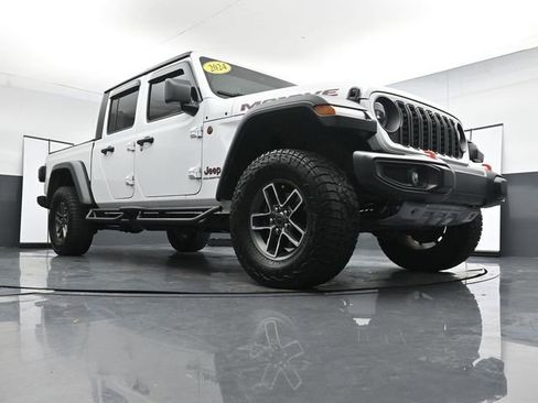 Used 2024 Jeep Gladiator Mojave w/ Technology Group AWD/4WD image 23