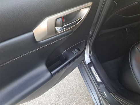 Used 2014 Lexus CT 200h image 12