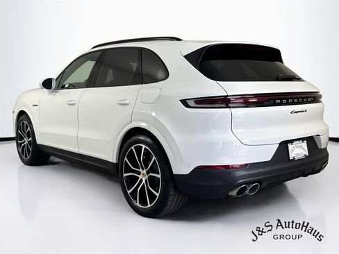 Used 2025 Porsche Cayenne S w/ Premium Package Plus AWD/4WD image 5