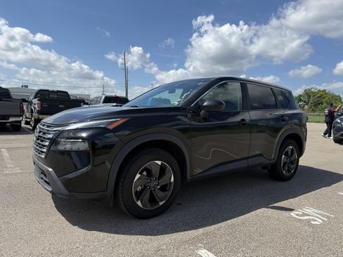 Used 2024 Nissan Rogue SV FWD image 4
