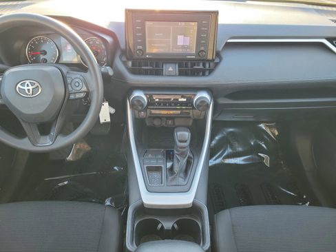 Used 2021 Toyota RAV4 LE image 16