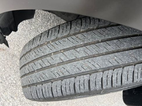 Used 2024 Nissan Pathfinder S image 27