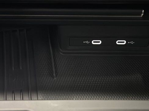 Used 2025 Volkswagen Atlas SE image 31