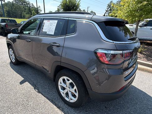 Used 2024 Jeep Compass Latitude AWD/4WD image 10