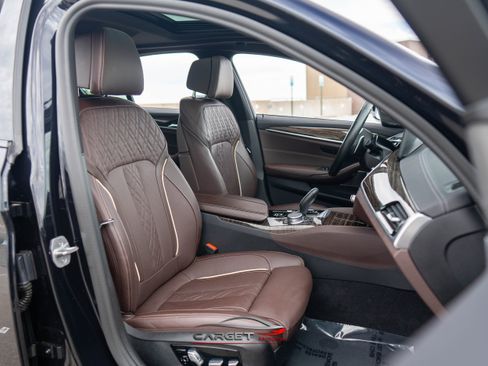 Used 2021 BMW M550i xDrive w/ Premium Package image 17