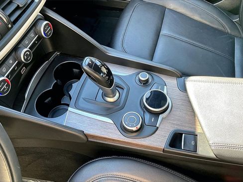 Used 2018 Alfa Romeo Giulia Ti image 18