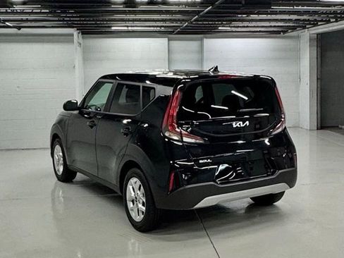 Used 2023 Kia Soul LX w/ LX Technology Package image 3