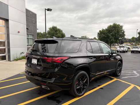 Used 2023 Chevrolet Traverse Premier w/ Redline Edition AWD/4WD image 6