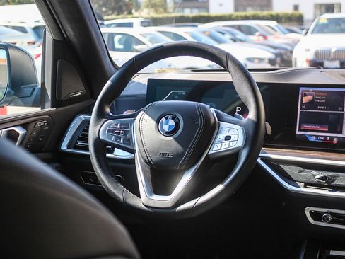 Used 2024 BMW X7 xDrive40i w/ Premium Package AWD/4WD image 13