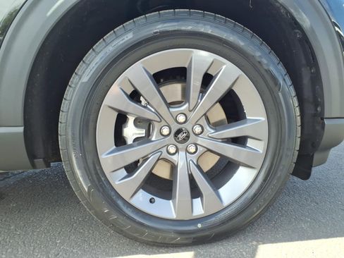 Certified 2022 Ford Explorer XLT w/ Equipment Group 202A AWD/4WD image 9