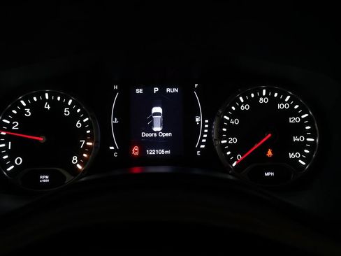 Used 2017 Jeep Renegade Latitude w/ Cold Weather Group AWD/4WD image 2