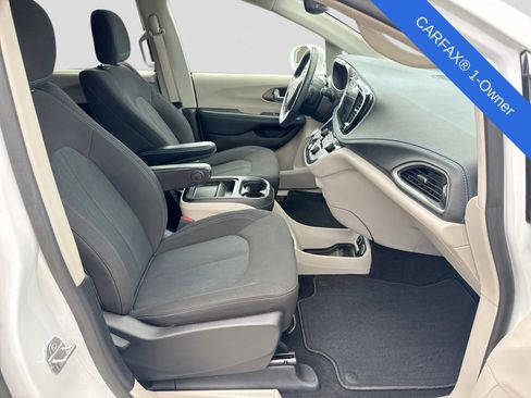 Used 2021 Chrysler Pacifica Touring w/ Cold Weather Group FWD image 26
